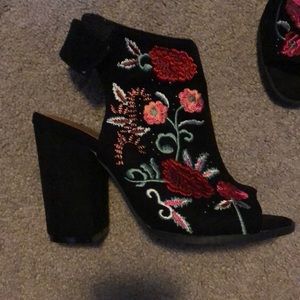 Flower velvet heels